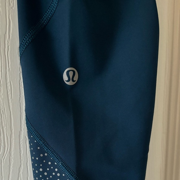 lululemon leggings never worn, size 2 - Picture 3 of 3
